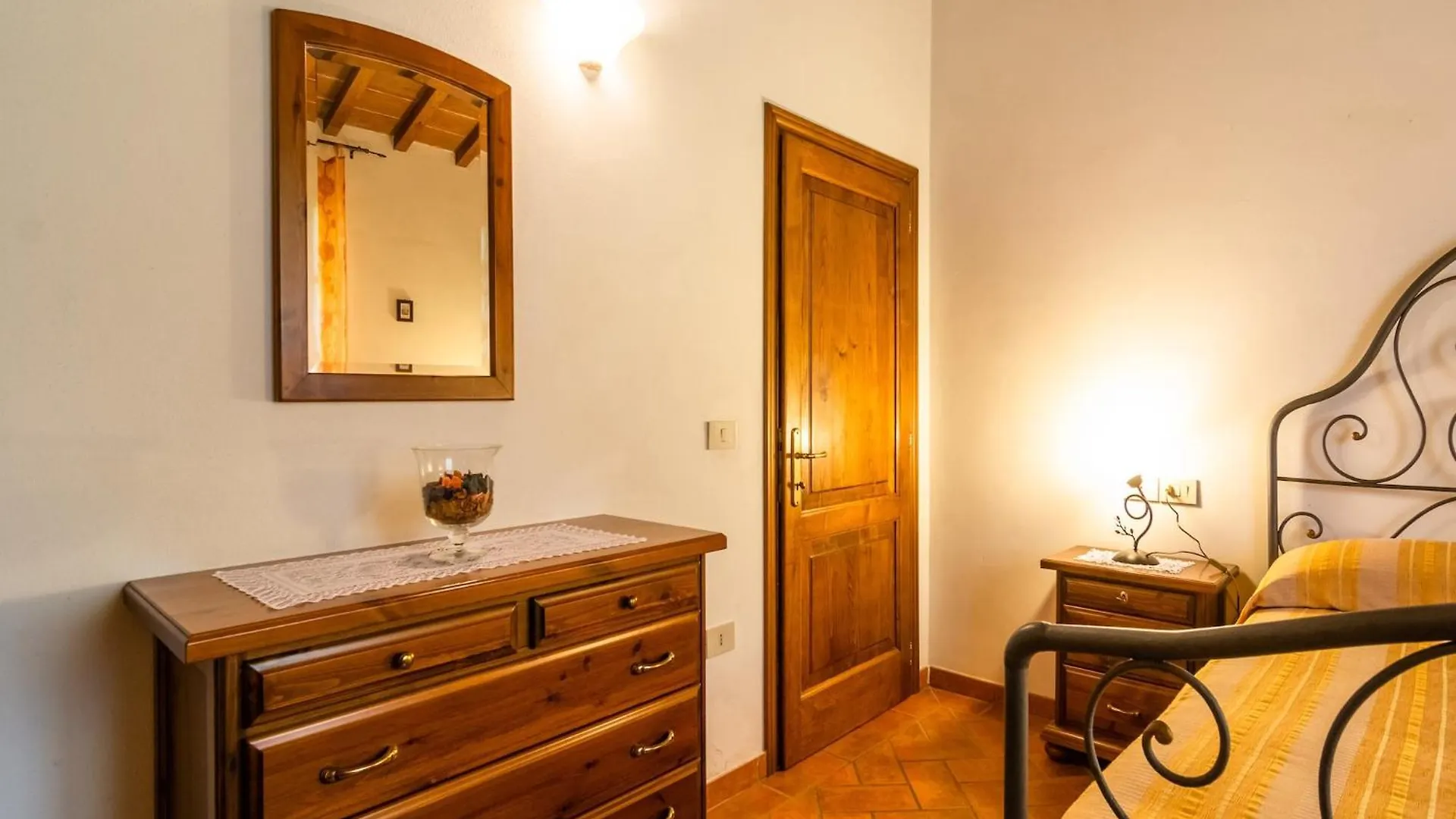 Spacious Farmhouse In Castiglion Fiorentino With Garden 0*,